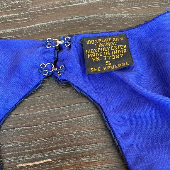 Gorgeous, 100% silk ladies sequin dress in beautiful electric blue.  Vintage - Picture 3 of 11